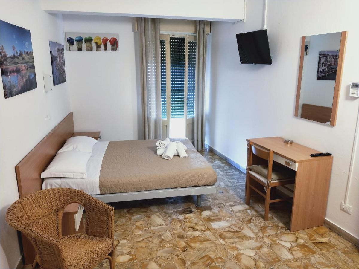 Hotel Diana Gardone Riviera Exterior photo