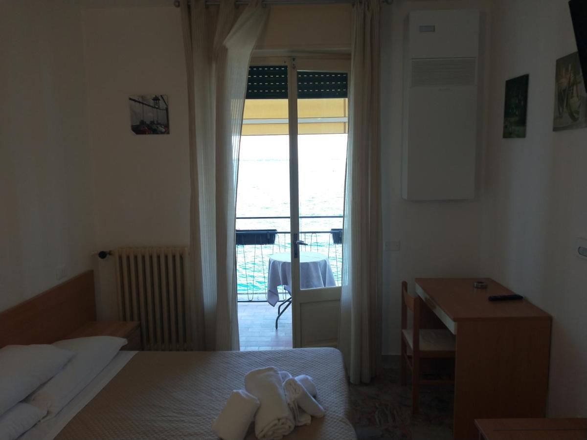 Hotel Diana Gardone Riviera Exterior photo